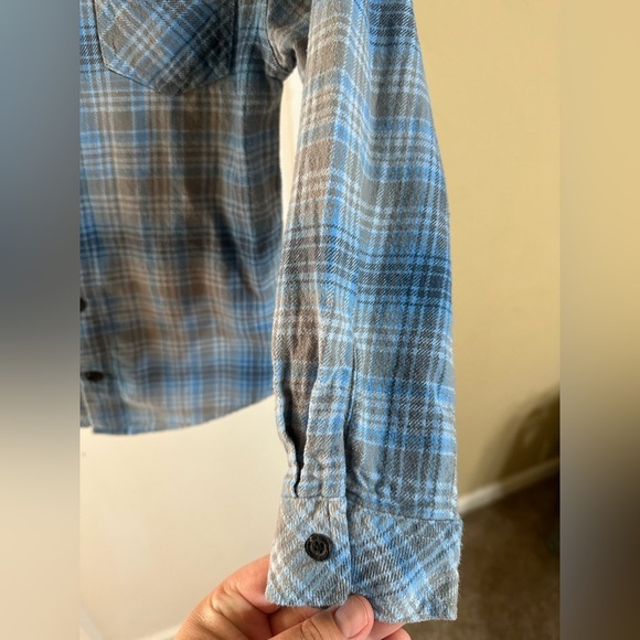 Boys Quiksilver Blue and Gray Plaid Shirt with Hood - Picture 5 of 7